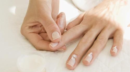 用指甲剔牙犹如40亿细菌大餐