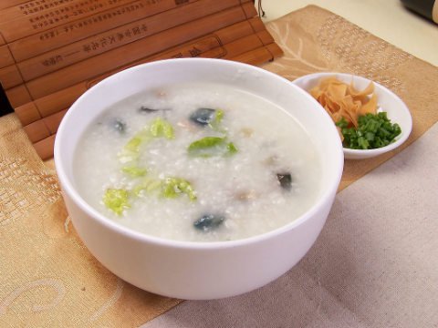 饮食清淡适量