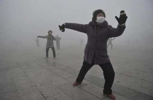 有烟幕时，空气污染物被“压”至近地层