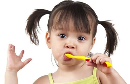 宝宝3岁前别用牙膏！首选无香味的牙膏