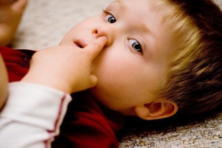 孩子尿床警惕情绪紧张 身体四大信号说明孩子太紧张