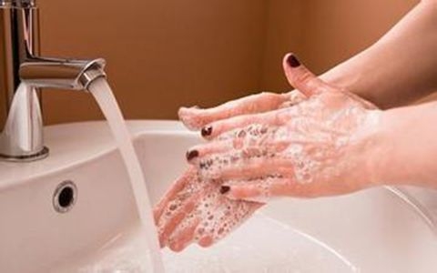 男人小便后不爱洗手易致病 如何正确洗手？