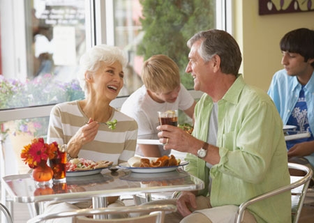 老人遵守晚餐四原则  身体更健康