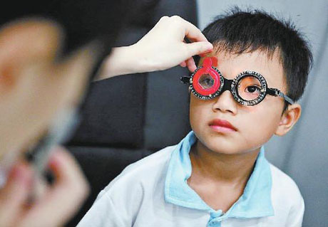 戴眼镜会让眼睛近视度数加深吗？
