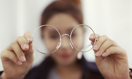 戴眼镜会让眼睛近视度数加深吗？