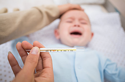 宝宝发烧有五大诱发因素 如何采取物理降温法 