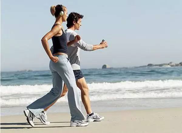 适当步行对身体益处多 每天走多少步可延年益寿？