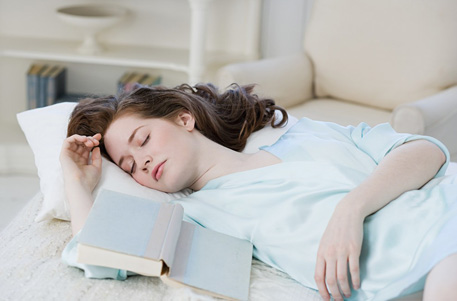 怎么睡最有益健康?平躺、趴着、蜷着还是侧着?